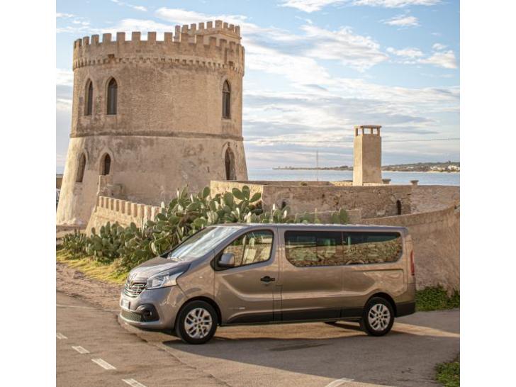 Noleggio senza conducente di Pulmini fino a 9 posti Trafic 3°s a Lecce e dintorni