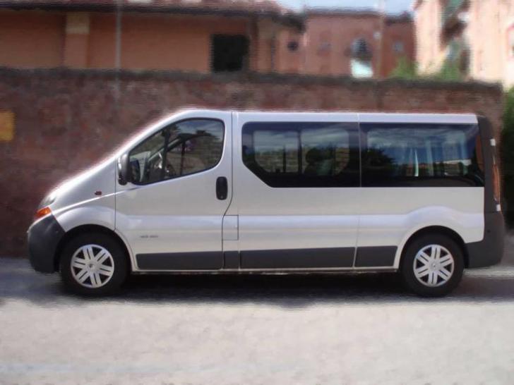 Noleggio senza conducente di Pulmini fino a 9 posti Vito bus a Prato e dintorni
