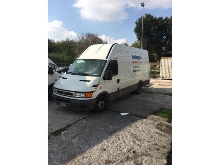 Noleggio senza conducente di Furgone Daily 2 serie - furgone a Montecassiano e dintorni