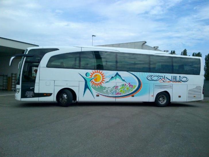 Noleggio con conducente di Autobus 350 turismo a Commezzadura e dintorni